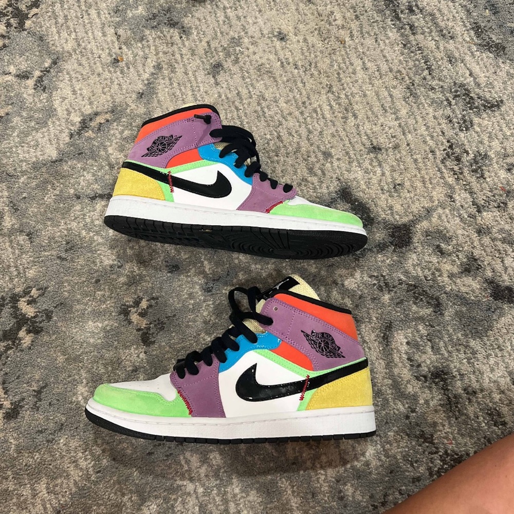 Wmns Air Jordan 1 Mid SE Lightbulb Size 9.5